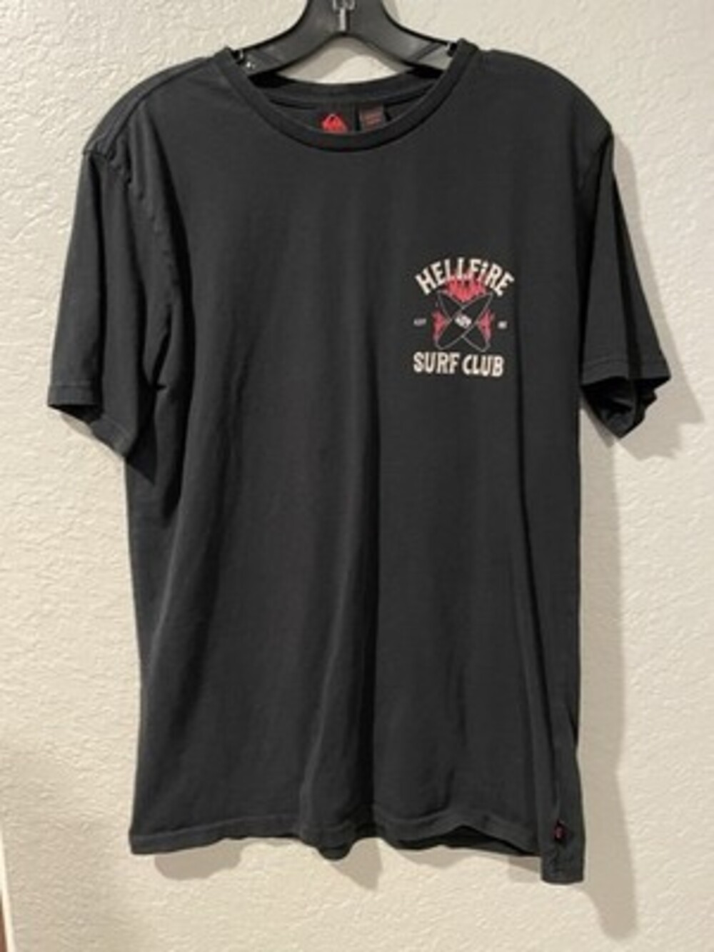 Quicksilver x Stranger Things Black/Red Hell Fire Surf Club T-Shirt Size Small